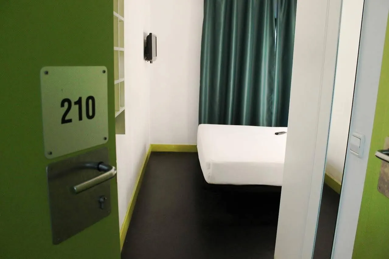 Hostal Gat Xino Barselona İspanya