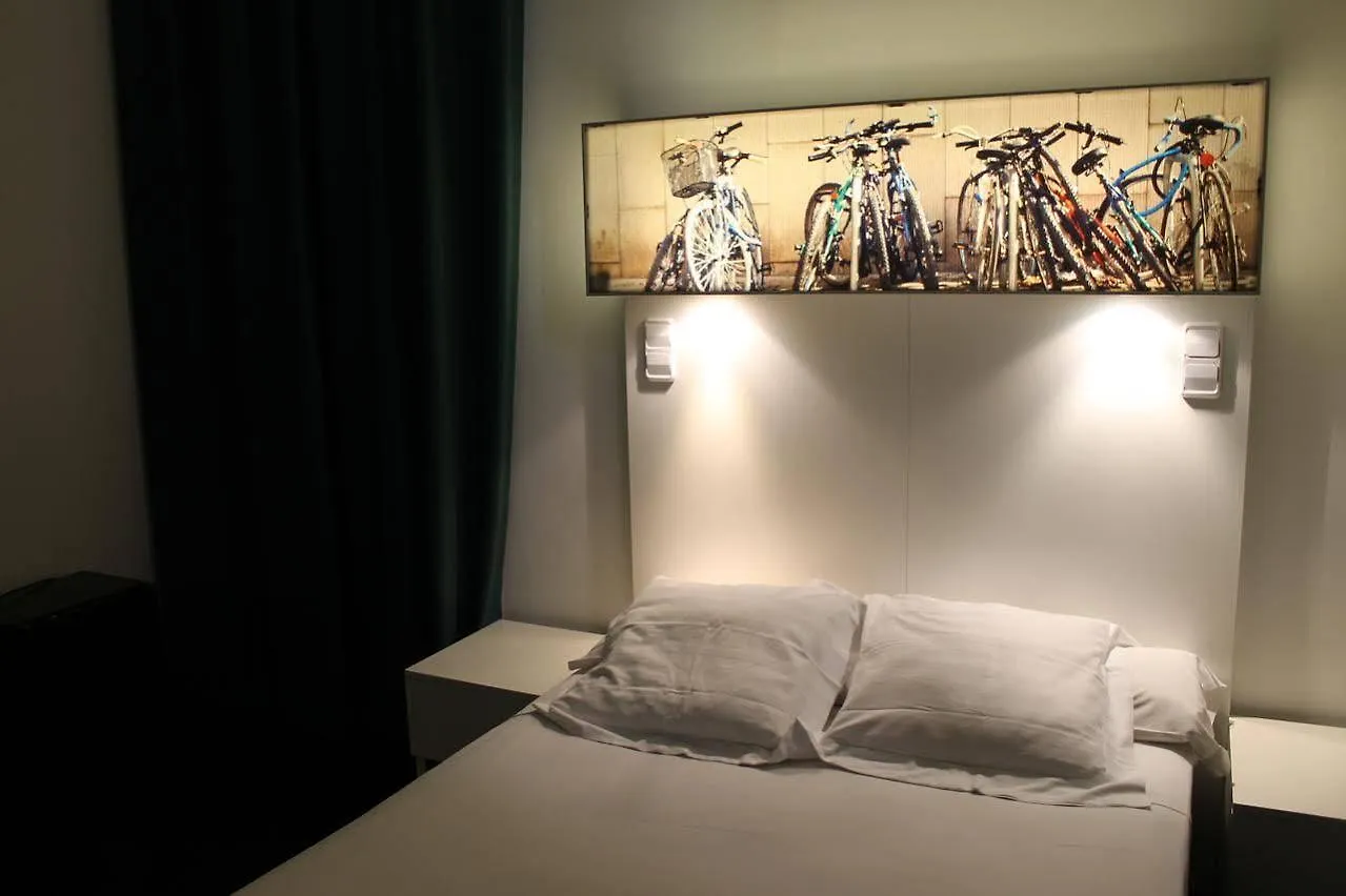Hostal Gat Xino Barselona 2*,  İspanya